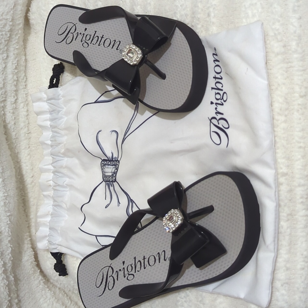 NWOT Brighton Bowie Wedge Flip Flops Black W/Clear Stone & Storage Bag Size 8